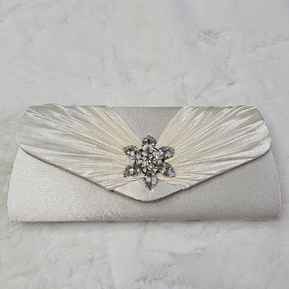 Elegant Shiny Cream Clutch with Crystal Embellishment